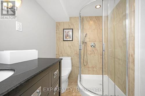 102 Manning Avenue, Toronto, ON - Indoor Photo Showing Bathroom