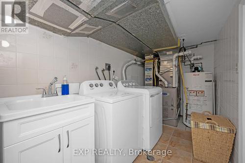 102 Manning Avenue, Toronto (Trinity-Bellwoods), ON - Indoor Photo Showing Laundry Room