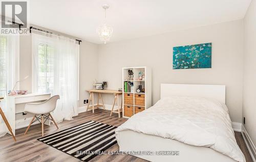 5111 Walkers Line, Burlington, ON - Indoor Photo Showing Bedroom