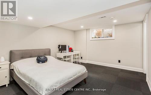 5111 Walkers Line, Burlington, ON - Indoor Photo Showing Bedroom