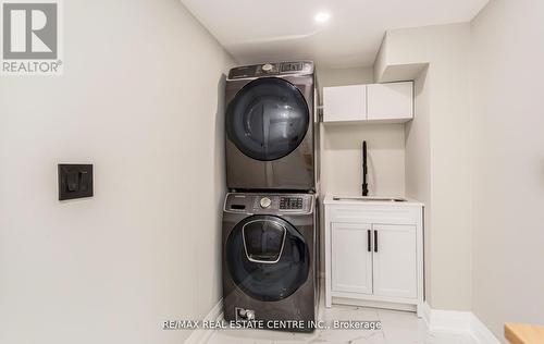 5111 Walkers Line, Burlington, ON - Indoor Photo Showing Laundry Room