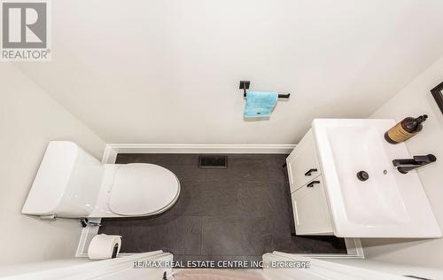 5111 Walkers Line, Burlington, ON - Indoor Photo Showing Bathroom