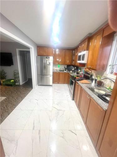 208 Picton Street E, Hamilton, ON - Indoor Photo Showing Kitchen