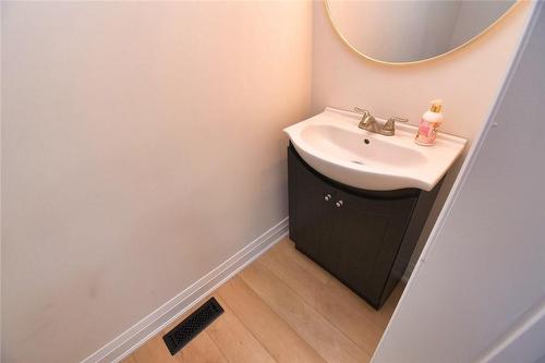 126 Evans Street, Hamilton, ON - Indoor Photo Showing Bathroom