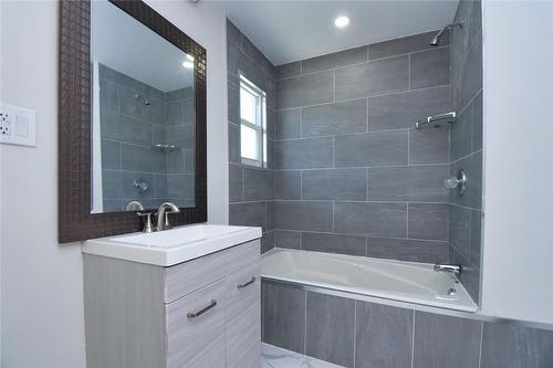 126 Evans Street, Hamilton, ON - Indoor Photo Showing Bathroom