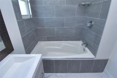 126 Evans Street, Hamilton, ON - Indoor Photo Showing Bathroom