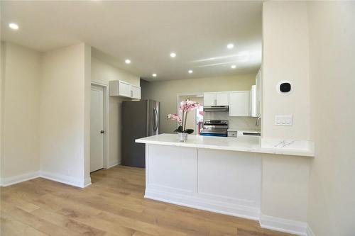 126 Evans Street, Hamilton, ON - Indoor Photo Showing Kitchen