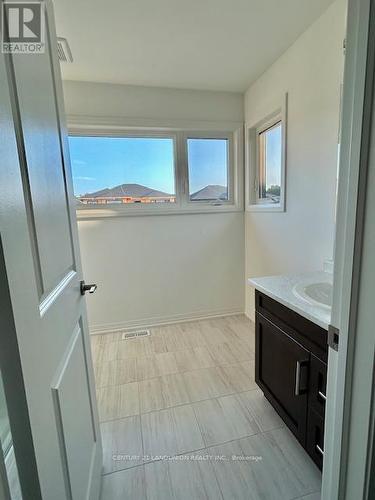 (Main) - 109 Acacia Road, Pelham, ON - Indoor Photo Showing Bathroom