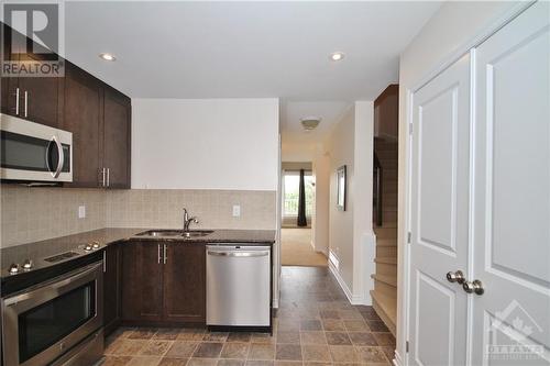 2545 Longfields Drive, Ottawa, ON - Indoor Photo Showing Kitchen