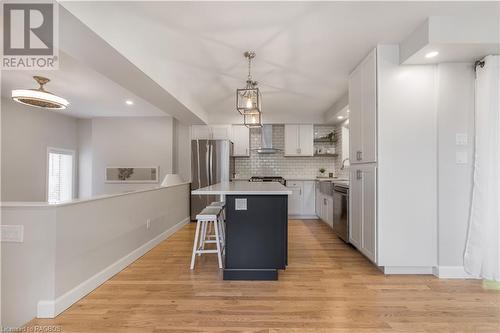 2375 3Rd Avenue E, Owen Sound, ON - Indoor Photo Showing Kitchen With Upgraded Kitchen