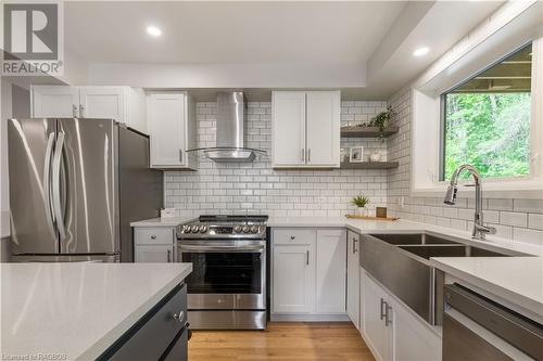 2375 3Rd Avenue E, Owen Sound, ON - Indoor Photo Showing Kitchen With Double Sink With Upgraded Kitchen