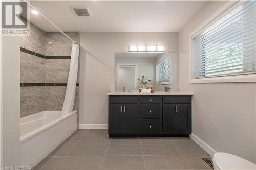 2375 3Rd Avenue E, Owen Sound, ON - Indoor Photo Showing Bathroom