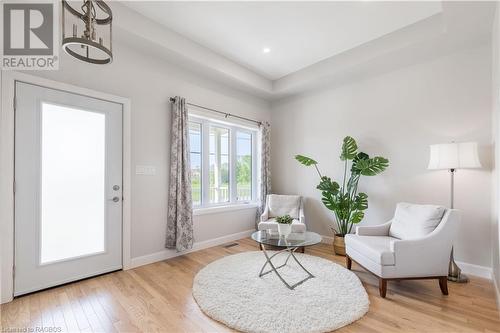 2375 3Rd Avenue E, Owen Sound, ON - Indoor Photo Showing Living Room