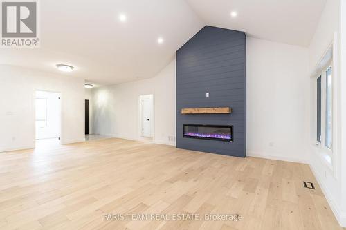 71 Rue Eric, Tiny (Lafontaine), ON - Indoor Photo Showing Living Room With Fireplace