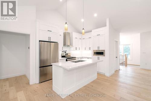 71 Rue Eric, Tiny (Lafontaine), ON - Indoor Photo Showing Kitchen With Double Sink With Upgraded Kitchen