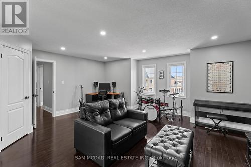 42 Beacon Hill Drive, Brampton (Credit Valley), ON - Indoor Photo Showing Living Room