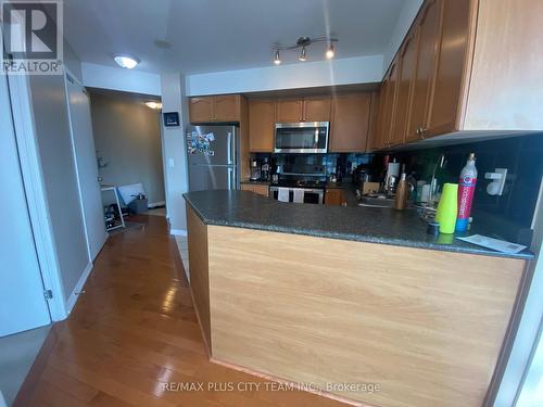 1811 - 231 Fort York Boulevard, Toronto (Niagara), ON - Indoor Photo Showing Kitchen