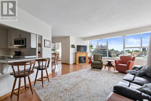 411 - 7 Gale Crescent, St. Catharines, ON - Indoor Photo Showing Living Room