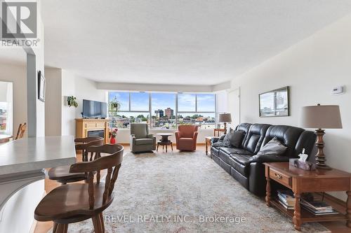 411 - 7 Gale Crescent, St. Catharines, ON - Indoor Photo Showing Living Room