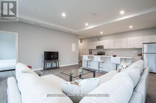 E2 - 513 Dundas Street E, Whitby (Downtown Whitby), ON - Indoor Photo Showing Living Room