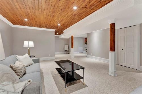 26 Jacqueline Boulevard, Hamilton, ON - Indoor Photo Showing Living Room