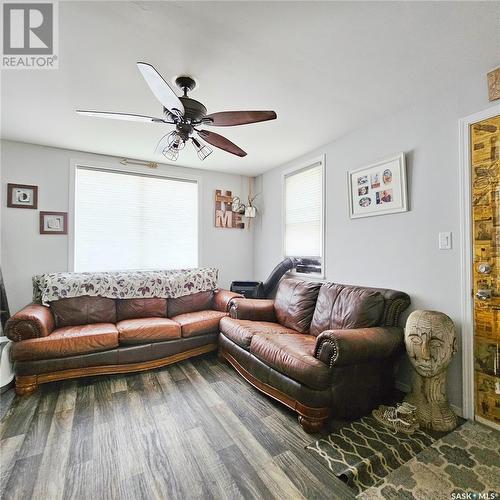 192 23Rd Street, Battleford, SK - Indoor Photo Showing Living Room