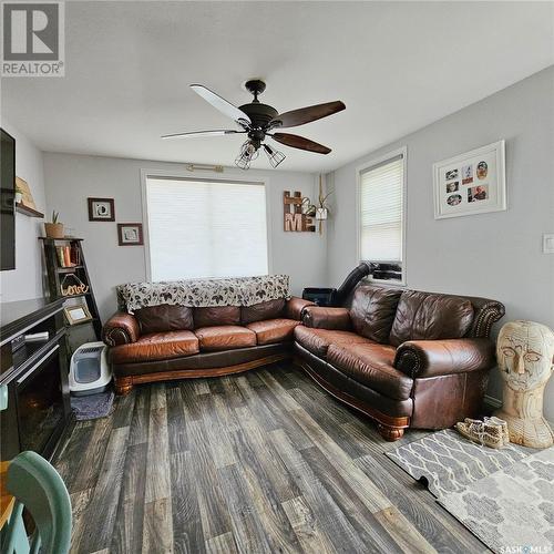 192 23Rd Street, Battleford, SK - Indoor Photo Showing Living Room