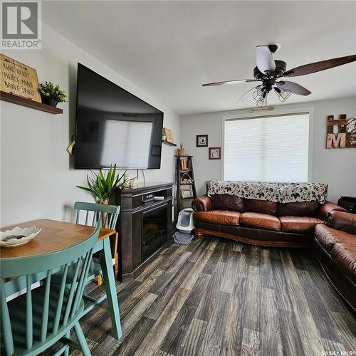 192 23Rd Street, Battleford, SK - Indoor Photo Showing Living Room With Fireplace