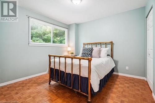 527 5Th Street E, Owen Sound, ON - Indoor Photo Showing Bedroom