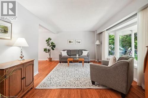 527 5Th Street E, Owen Sound, ON - Indoor Photo Showing Living Room