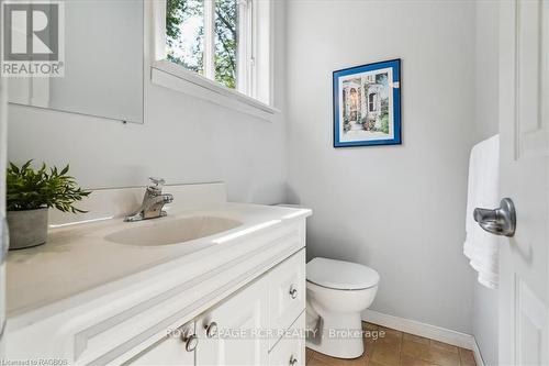 527 5Th Street E, Owen Sound, ON - Indoor Photo Showing Bathroom