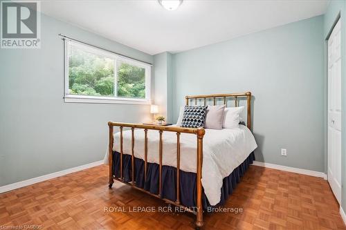 527 5Th Street E, Owen Sound, ON - Indoor Photo Showing Bedroom