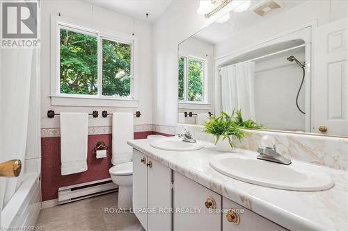 527 5Th Street E, Owen Sound, ON - Indoor Photo Showing Bathroom