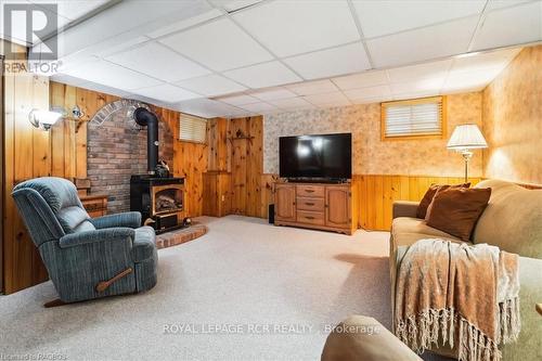 527 5Th Street E, Owen Sound, ON - Indoor With Fireplace