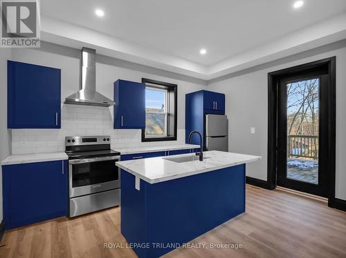 54 Stanley Street, London, ON - Indoor Photo Showing Kitchen