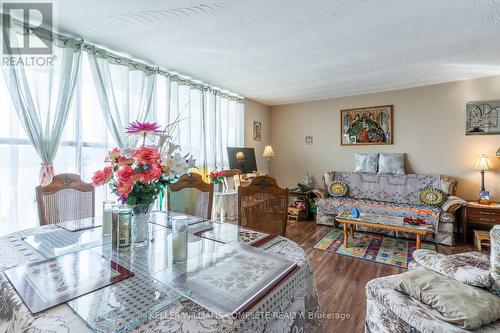 903 - 35 Towering Heights Boulevard, St. Catharines, ON - Indoor Photo Showing Living Room