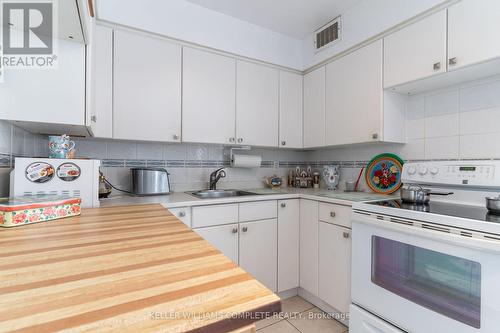 903 - 35 Towering Heights Boulevard, St. Catharines, ON - Indoor Photo Showing Kitchen