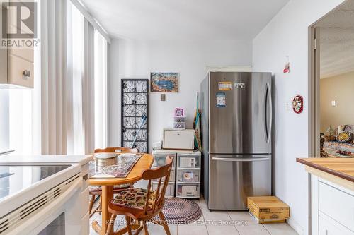 903 - 35 Towering Heights Boulevard, St. Catharines, ON - Indoor Photo Showing Kitchen