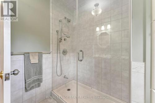 335 Woodworth Drive E, Hamilton (Ancaster), ON - Indoor Photo Showing Bathroom