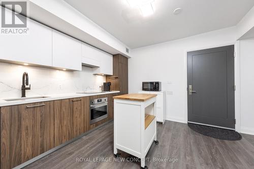 433 - 33 Frederick Todd Way, Toronto (Thorncliffe Park), ON - Indoor Photo Showing Kitchen With Upgraded Kitchen