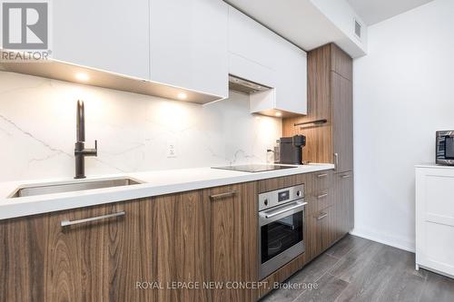 433 - 33 Frederick Todd Way, Toronto (Thorncliffe Park), ON - Indoor Photo Showing Kitchen