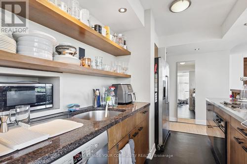 602 - 409 Bloor Street E, Toronto (Church-Yonge Corridor), ON - Indoor Photo Showing Kitchen