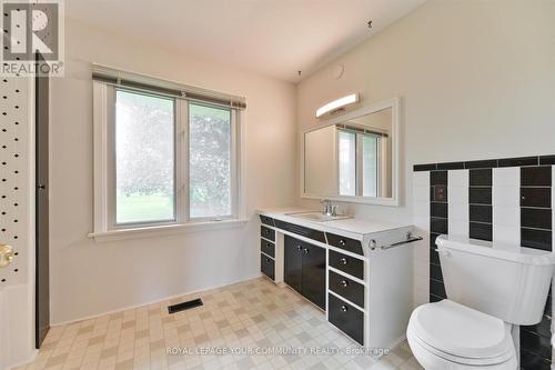 6162 Highway 9, New Tecumseth, ON - Indoor Photo Showing Bathroom