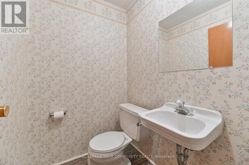 6162 Highway 9, New Tecumseth, ON - Indoor Photo Showing Bathroom