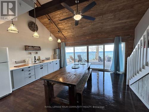 10 Fox Island, Georgina Islands, ON - Indoor Photo Showing Kitchen With Double Sink