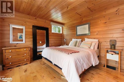 242 Is 90 Six Mi Lake Road, Georgian Bay, ON - Indoor Photo Showing Bedroom