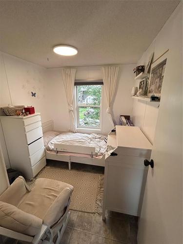 73 Baron Bay, Carberry, MB - Indoor Photo Showing Bedroom