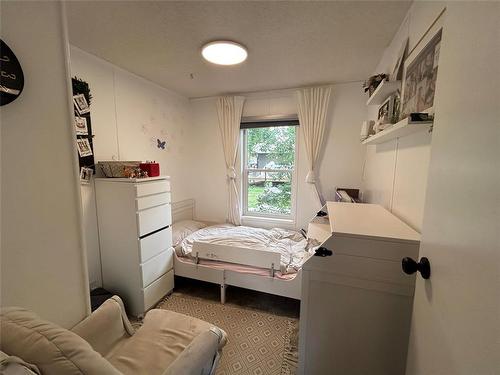 73 Baron Bay, Carberry, MB - Indoor Photo Showing Bedroom