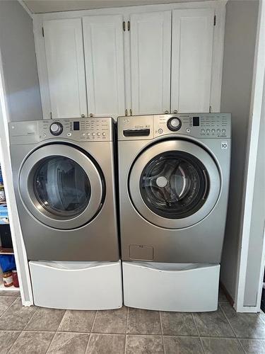 73 Baron Bay, Carberry, MB - Indoor Photo Showing Laundry Room