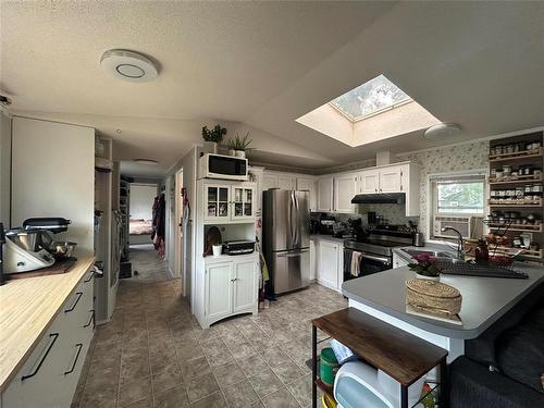 73 Baron Bay, Carberry, MB - Indoor Photo Showing Kitchen